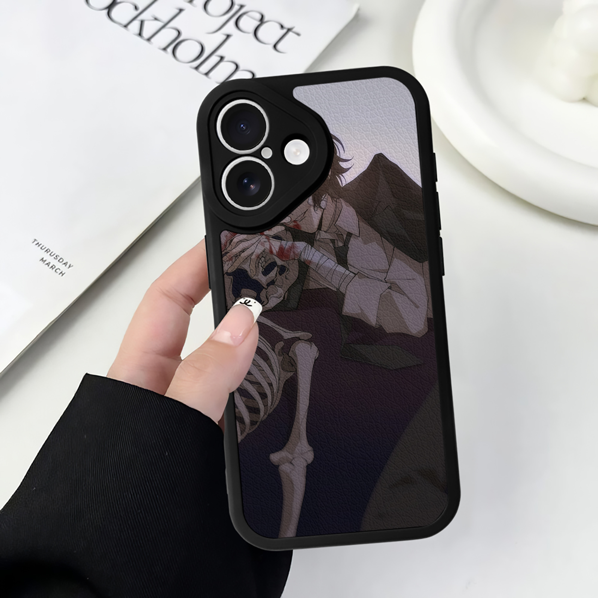 （画像用） 文豪ストレイドッグス Bungo Stray Dogs 【iPhone 16シリーズ対応】シリコンスマホケース（レザー調） 材質：シリコン